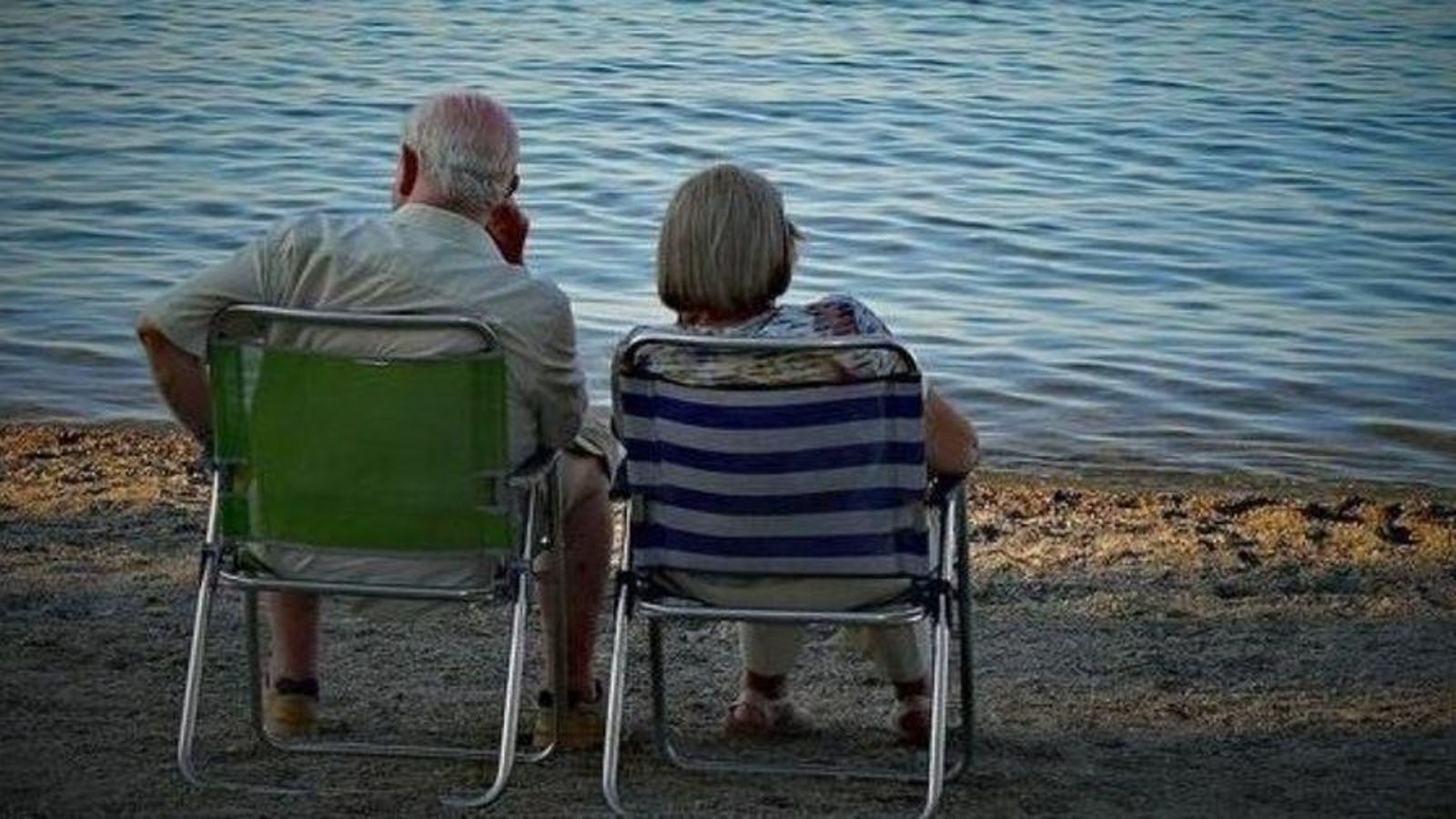 Una parella a la platja