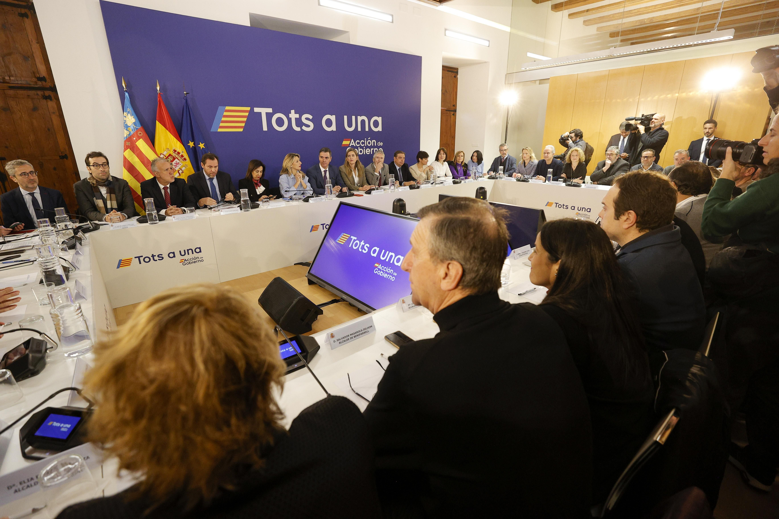 En imatge, la reunió interministerial amb els 28 alcaldes dels municipis més afectats per la dana
