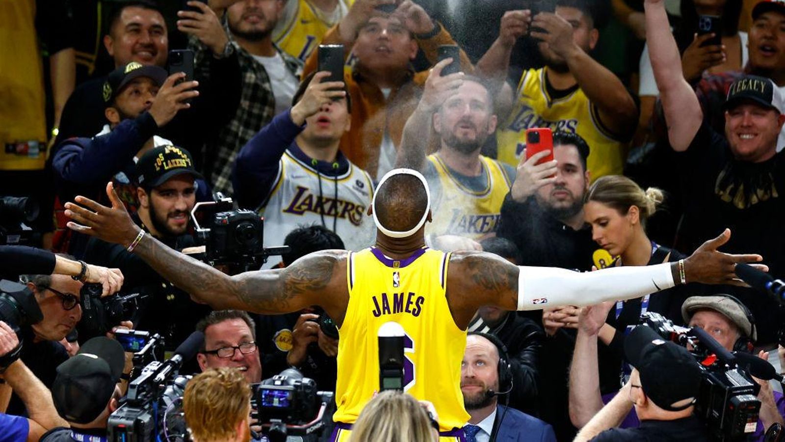 Lebron James fa història de l'NBA