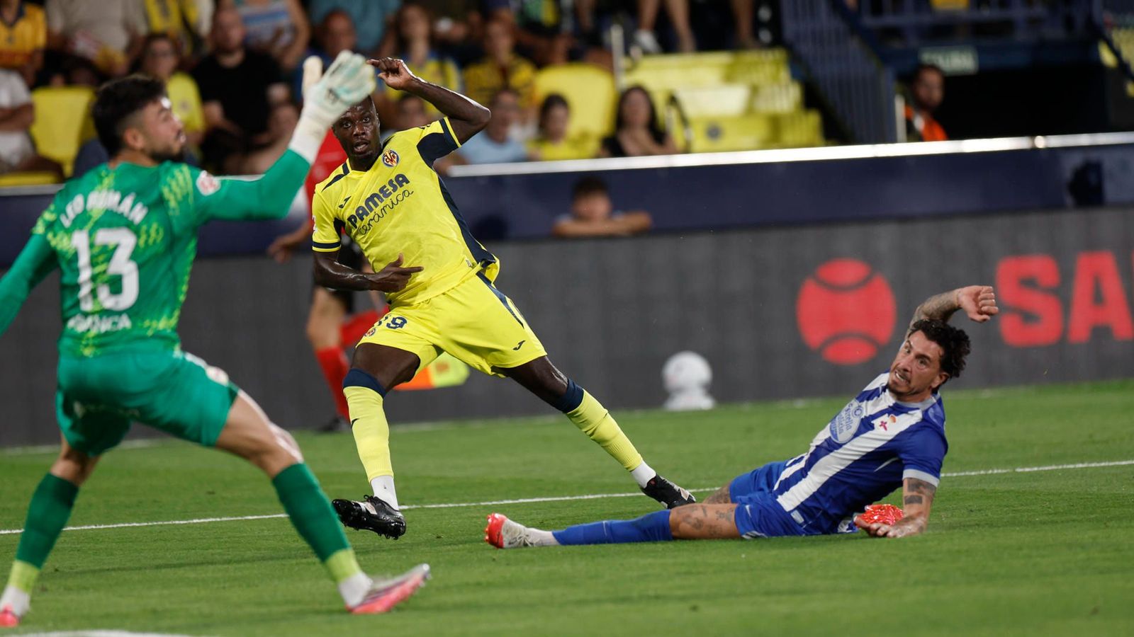 Pépé, en l'acció del gol