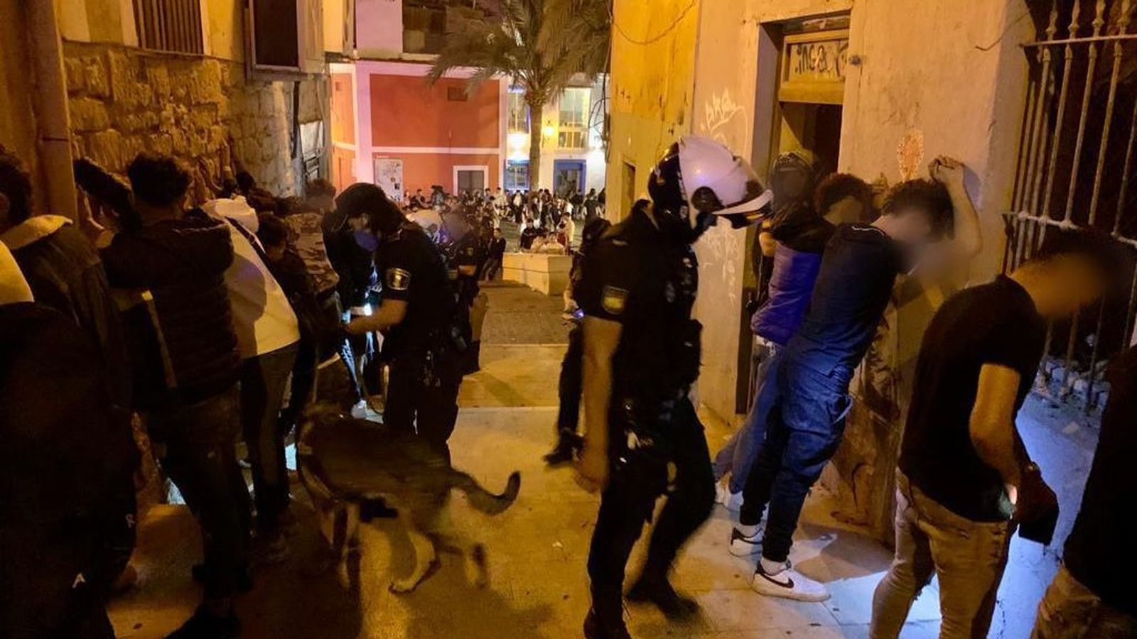 El dispositiu policial especial per Tots Sants a Alacant se salda amb 30 detinguts