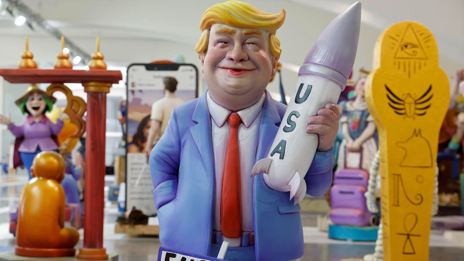 Un dels ninots dedicats a Trump en l'Exposició del Ninot del 2026
