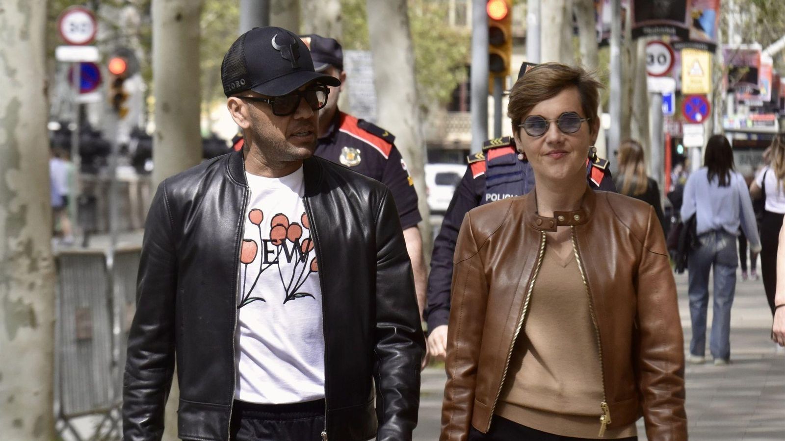 El futbolista Dani Alves, eixint de l'Audiència de Barcelona