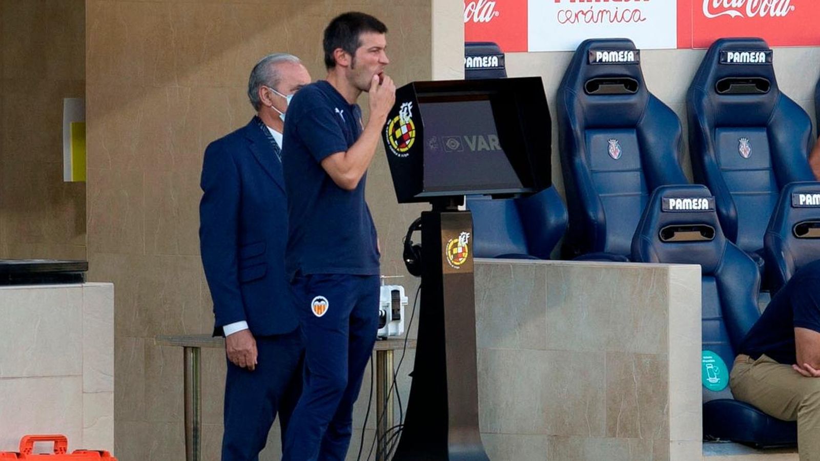 La derrota del València CF a La Ceràmica ha provocat la destitució del tècnic, Albert Celades