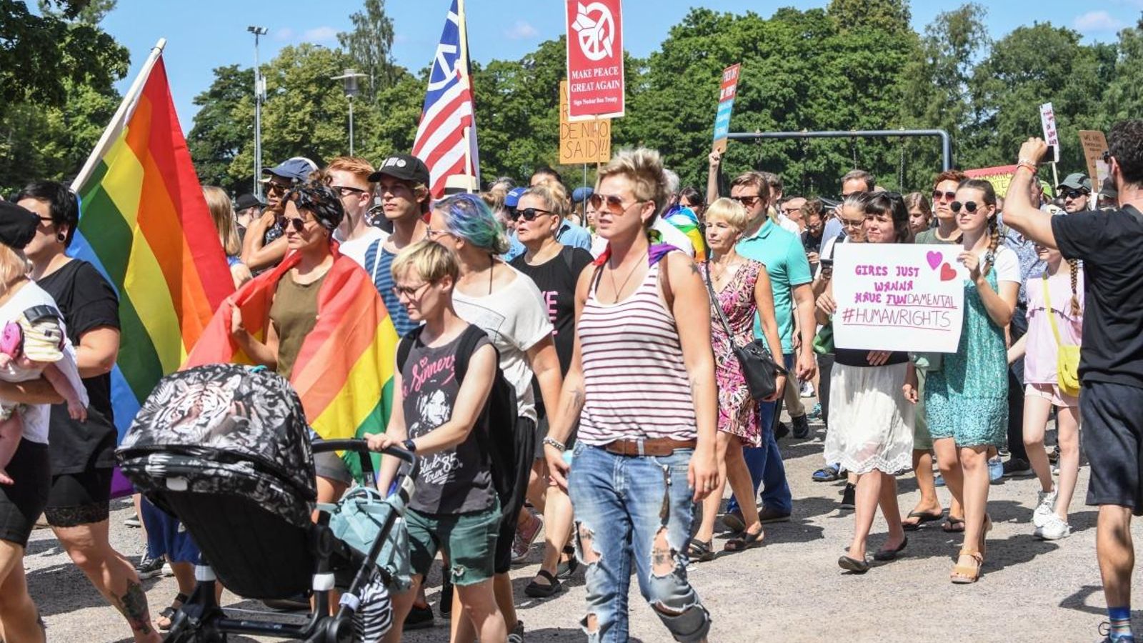 Quasi 2.000 persones han marxat hui pel centre de la capital finlandesa