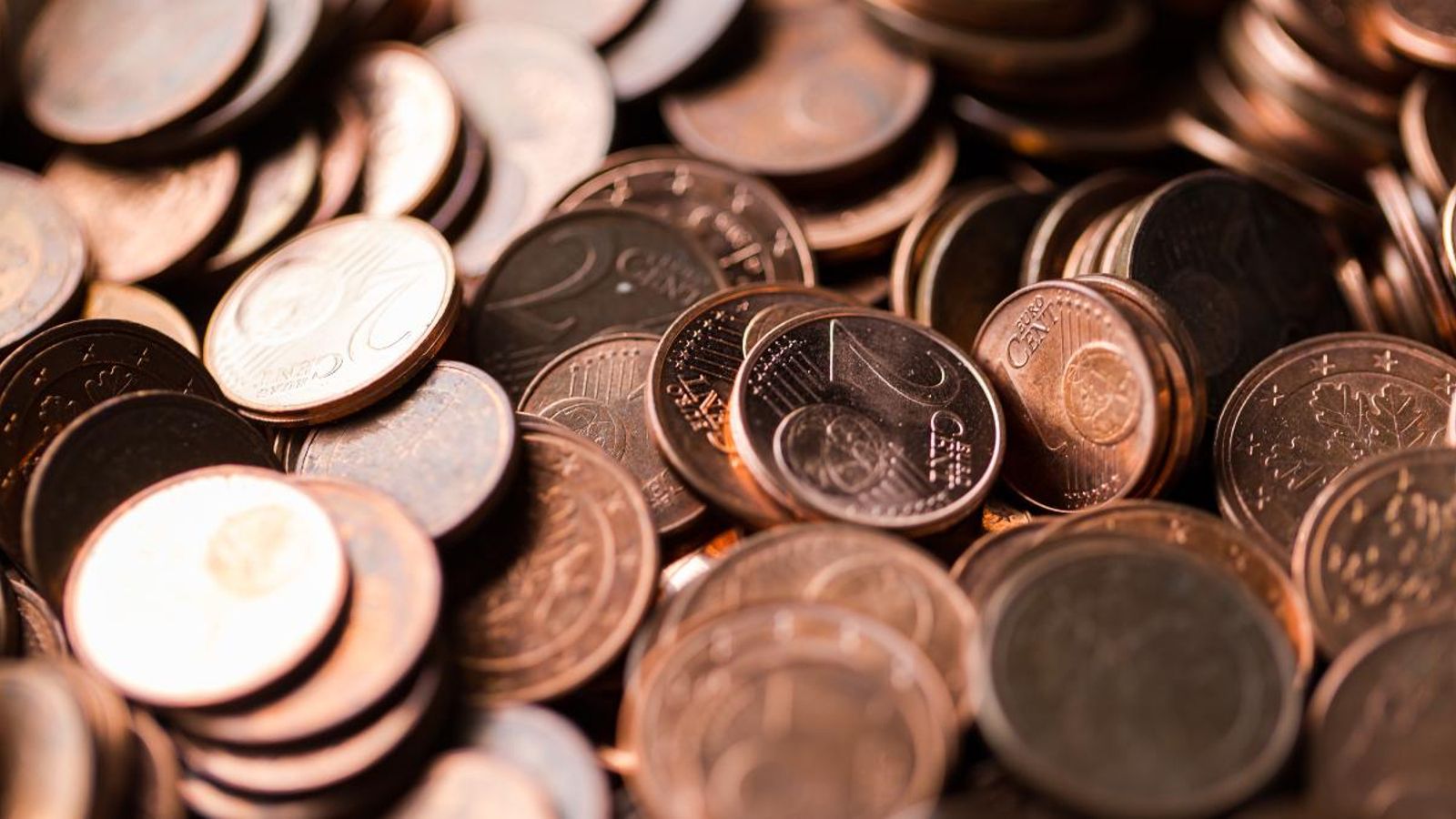 El dèficit puja fins als 375 milions a l\'abril i se situa en el 0,32% del PIB