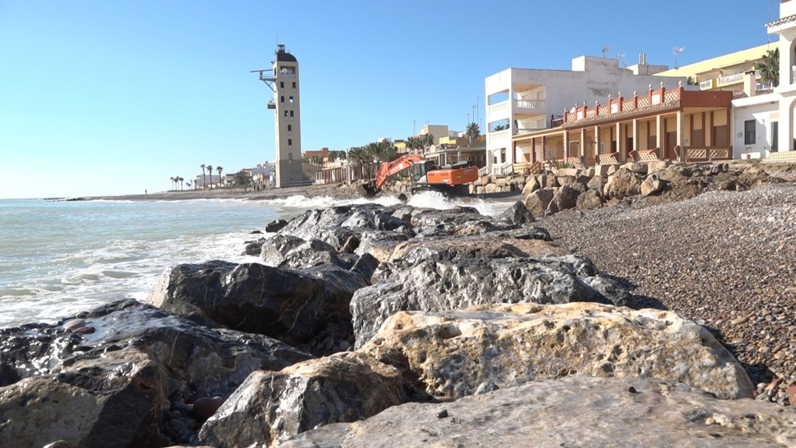 Protecció de les cases a la platja de Nules per la tempesta Blas