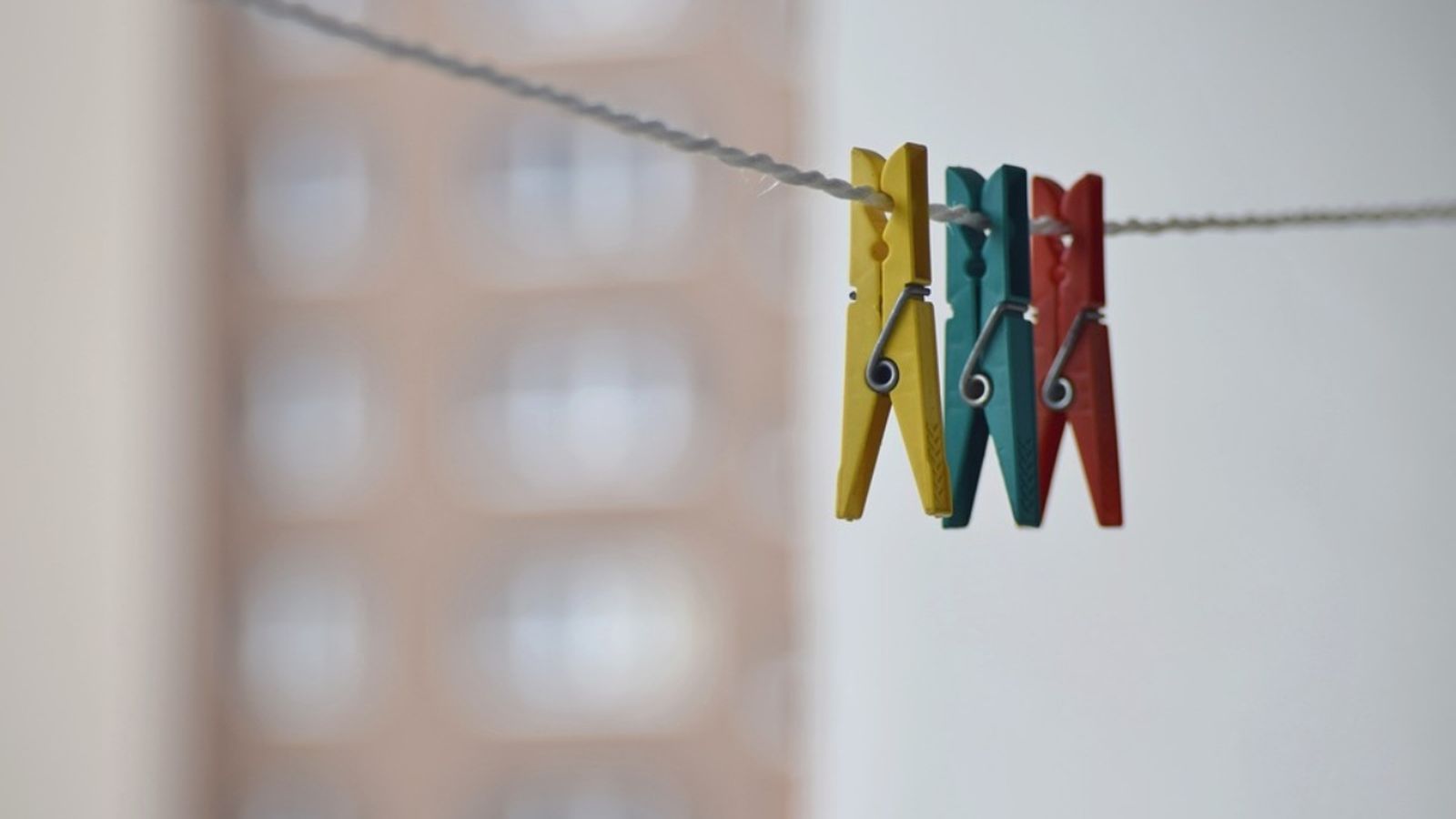 L'estudi assenyala que, de gener a setembre d'enguany, s'han dedicat 130 milions d'hores diàries a la faena no remunerada d’atenció