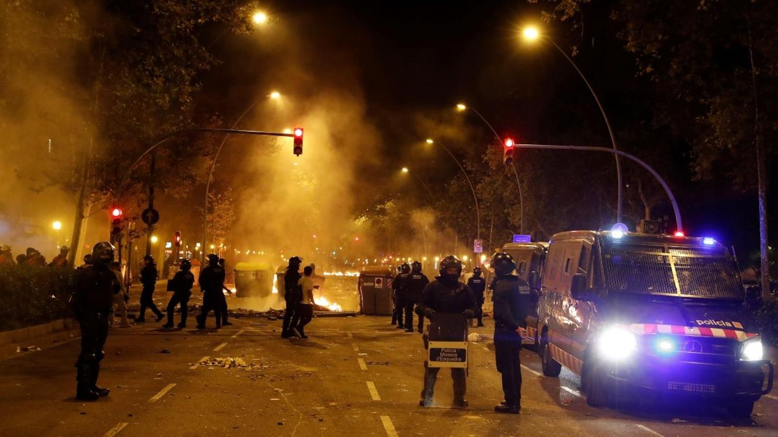 Mossos d'Esquadra durant els aldarulls d'aquest dimecres a Barcelona