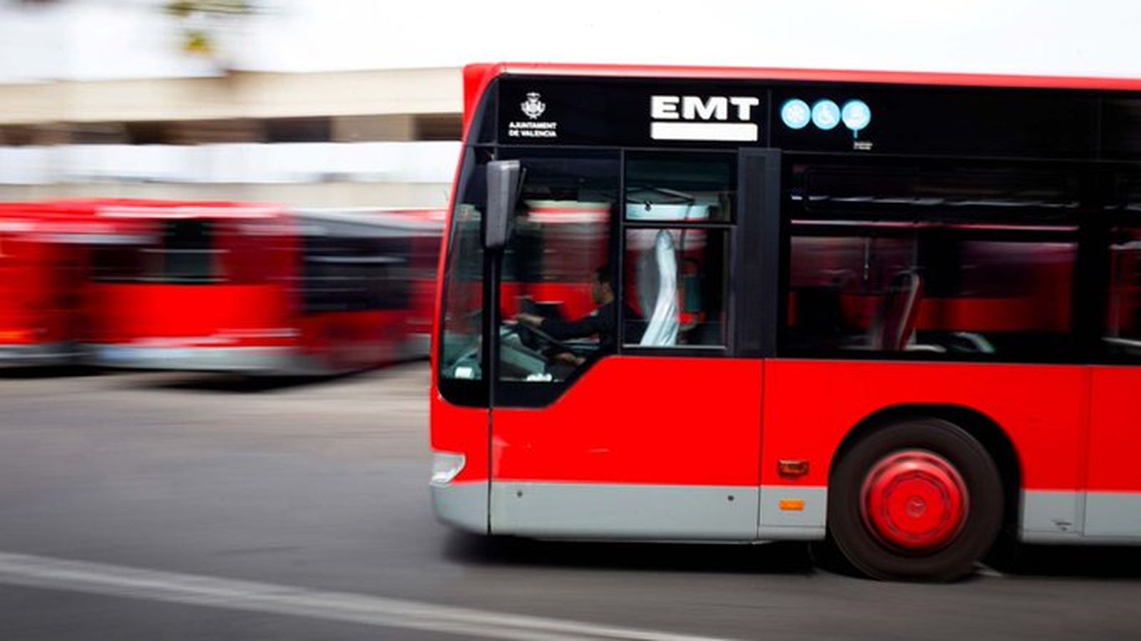 Imatge d'arxiu d'un autobus de l'EMT de València