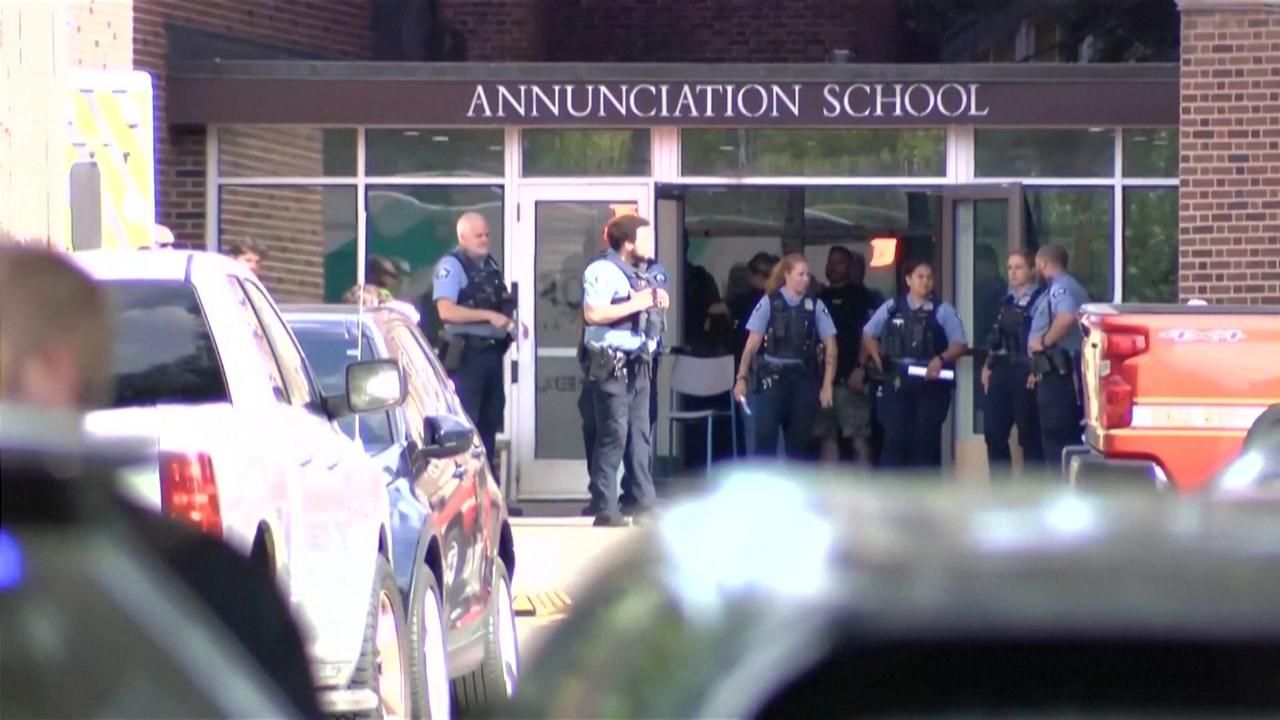 La policia a l'Església de l'Anunciació