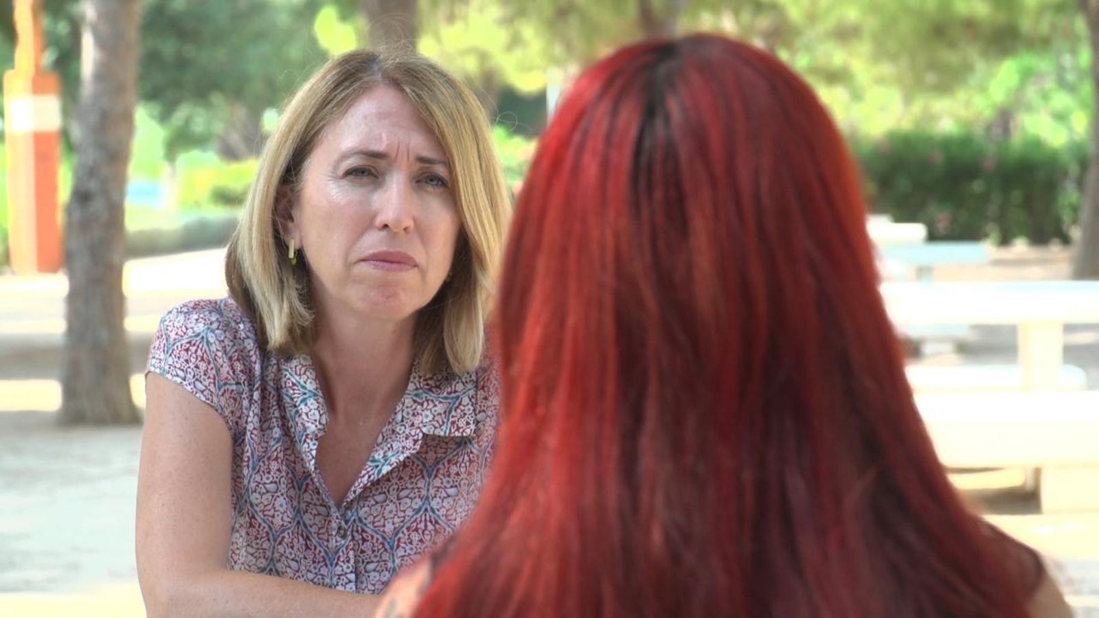 D'esquena, jove víctima de teràpies