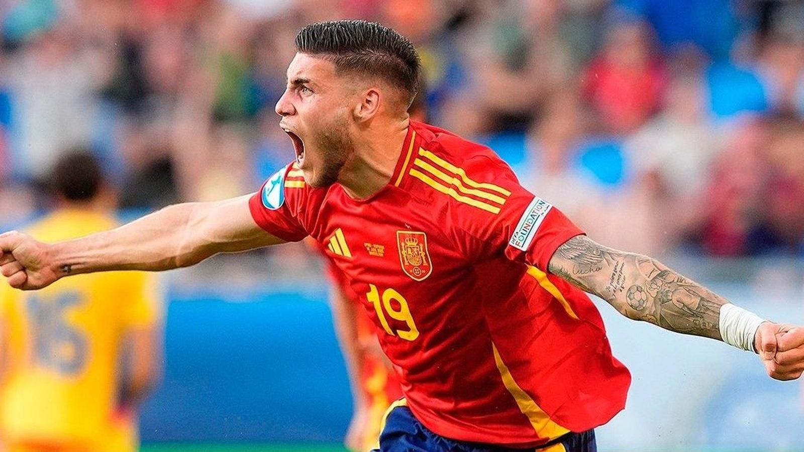 Roberto Fernández celebra el gol de la victòria