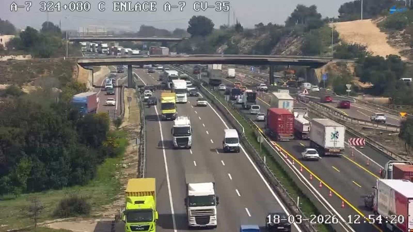 Retencions a l'A-7 a Paterna a causa d'un accident