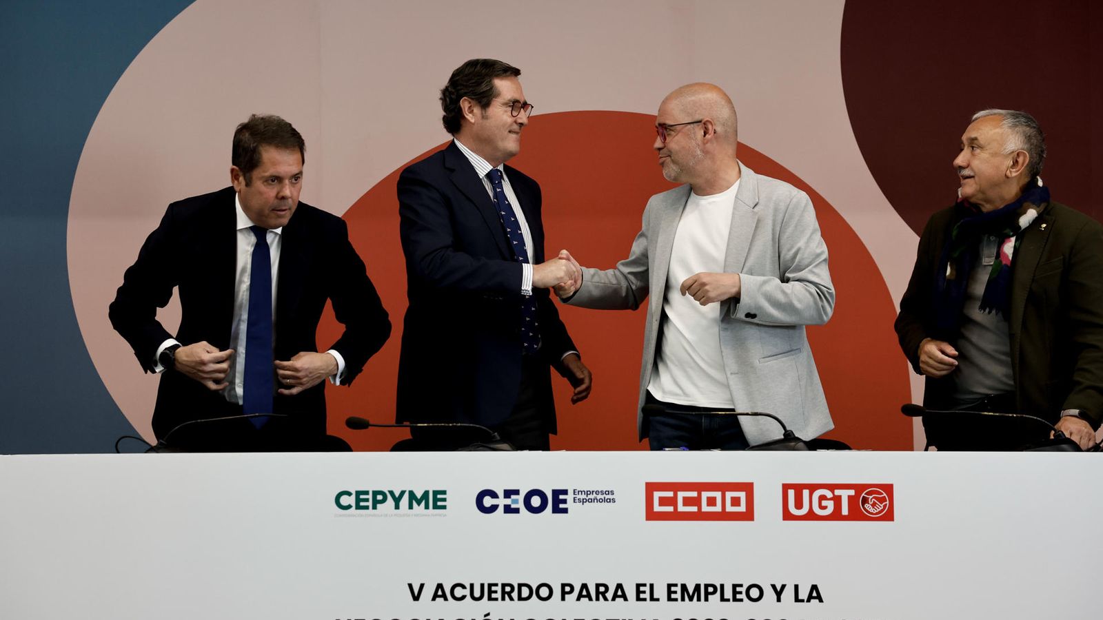 Patronal i sindicats signen l'acord salarial, aquest dimecres
