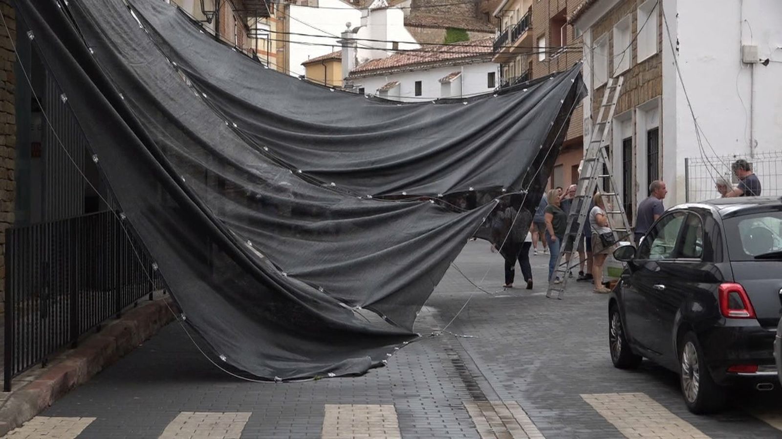 A la zona, van caute 180 litres en a penes dos hores