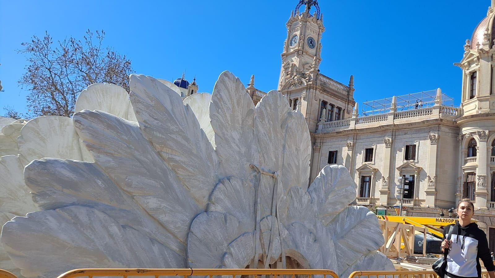 Els vianants caminaven entre el plomatge dels coloms aquest dimarts