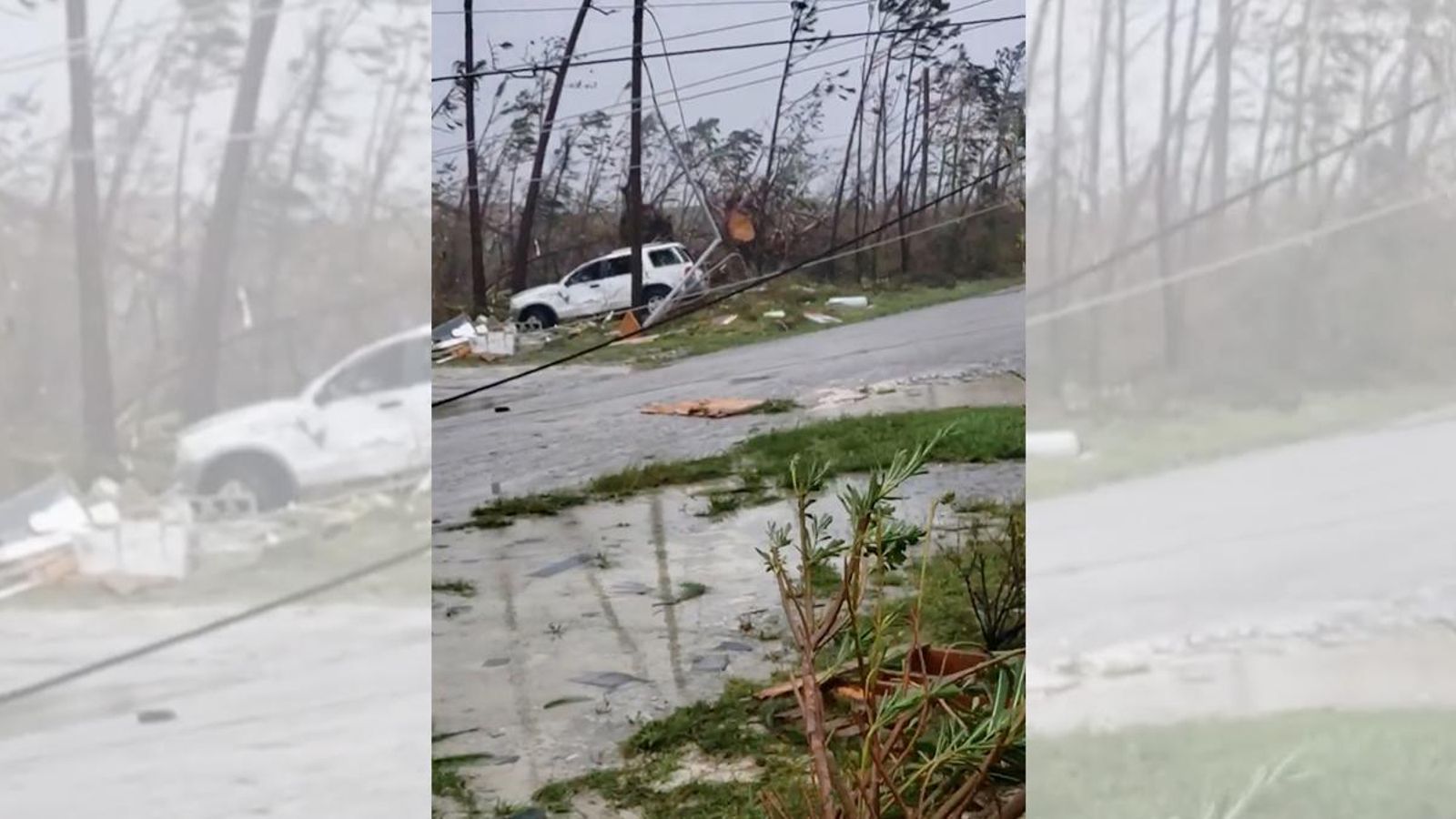 Una carretera de Marsh Harbour després del pas de l’huracà Dorian