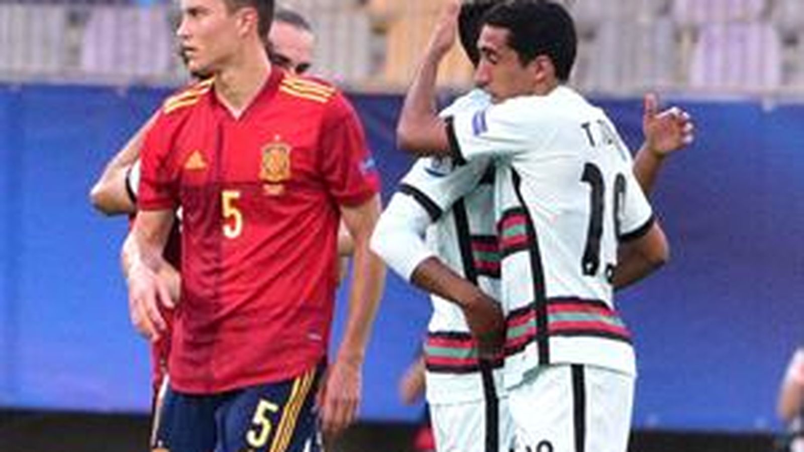 El defensa Cuenca s'ha fet el gol en propia porta