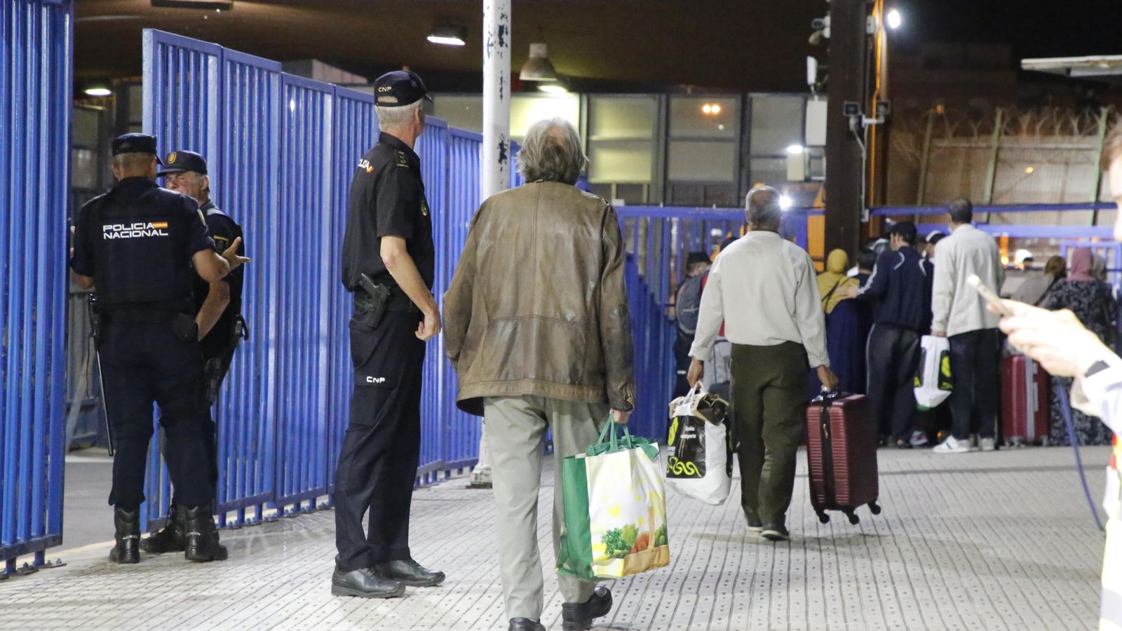 Imatge del pas fronterer de Beni-Enzar, el més important dels quatre que connecten Espanya i el Marroc a Melilla