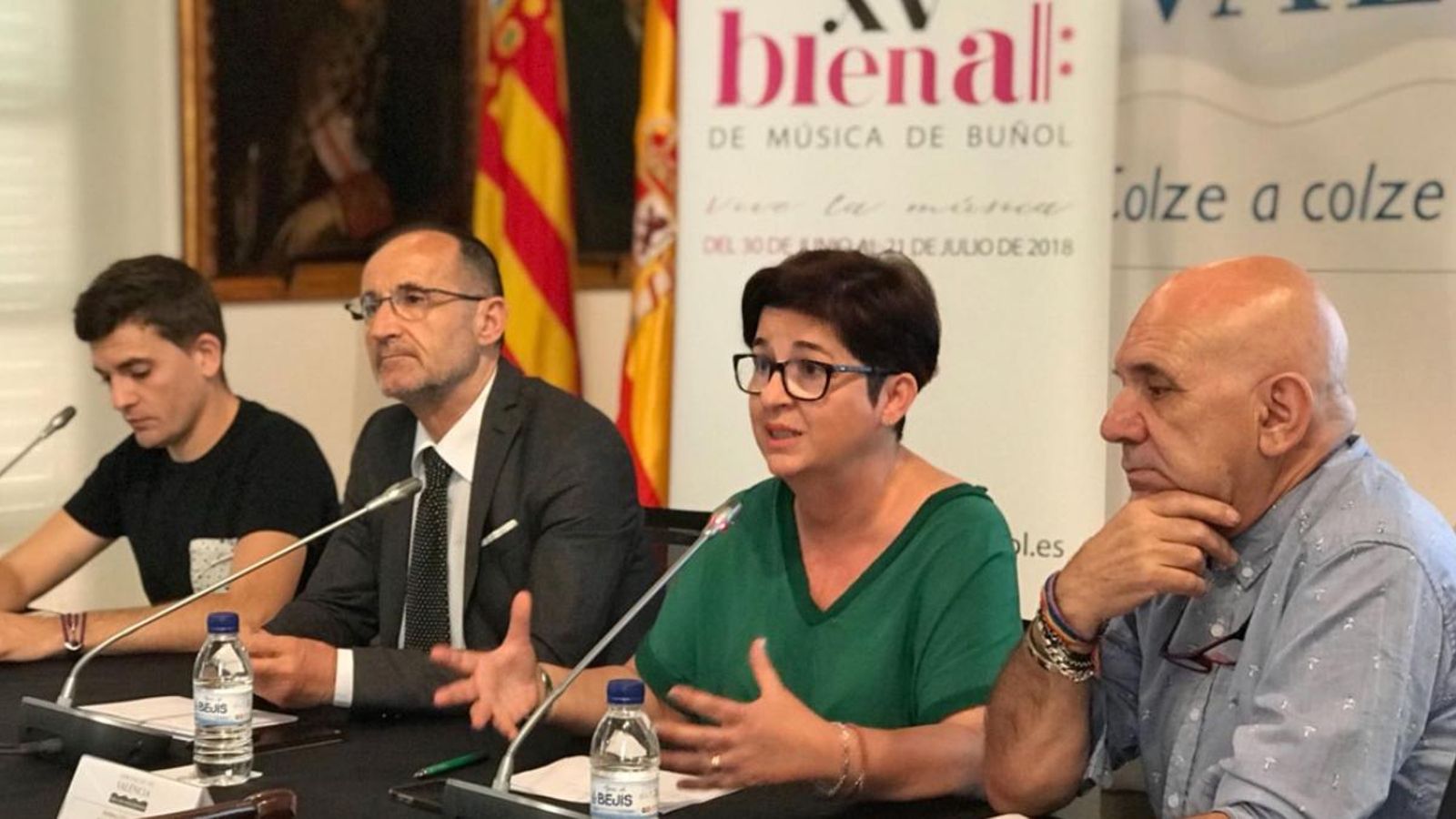 El diputat de Projectes Europeus, Central de Serveis Innovadors i Sostenibles i Contractació, Bartolomé Nofuentes, l'alcaldessa de Bunyol, Juncal Carrascosa; el regidor de Cultura de Bunyol, Arnaldo Carrascosa, i el coordinador artístic de la Bienal, Rafael Corachán