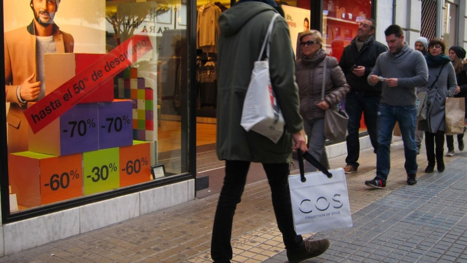 La confiança del consumidor ha baixat 1,6 punts al novembre en relació amb el mes anterior