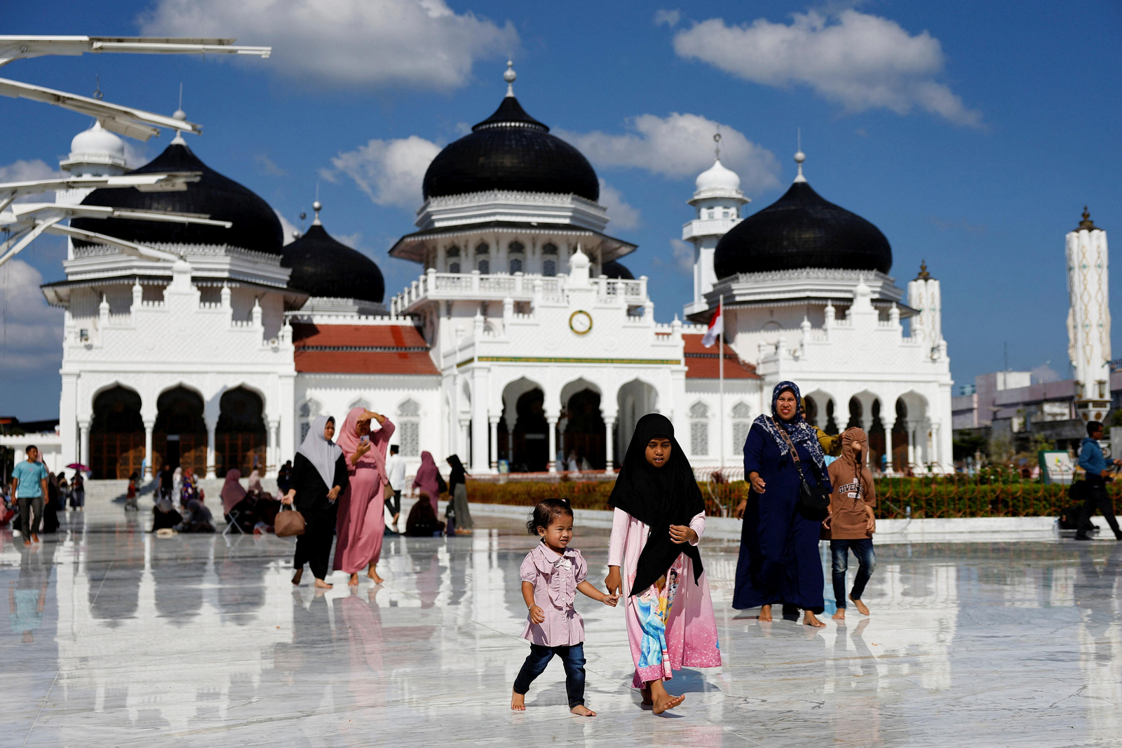 La gran mesquita de Baiturrahman, este dijous durant la cerimònia d'homenatge