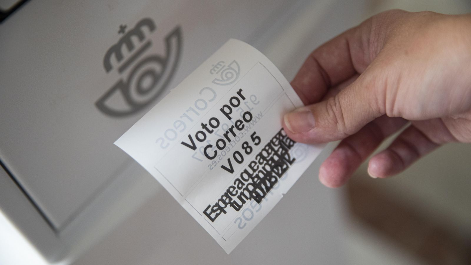 Tíquet per a votar en una oficina de Correus