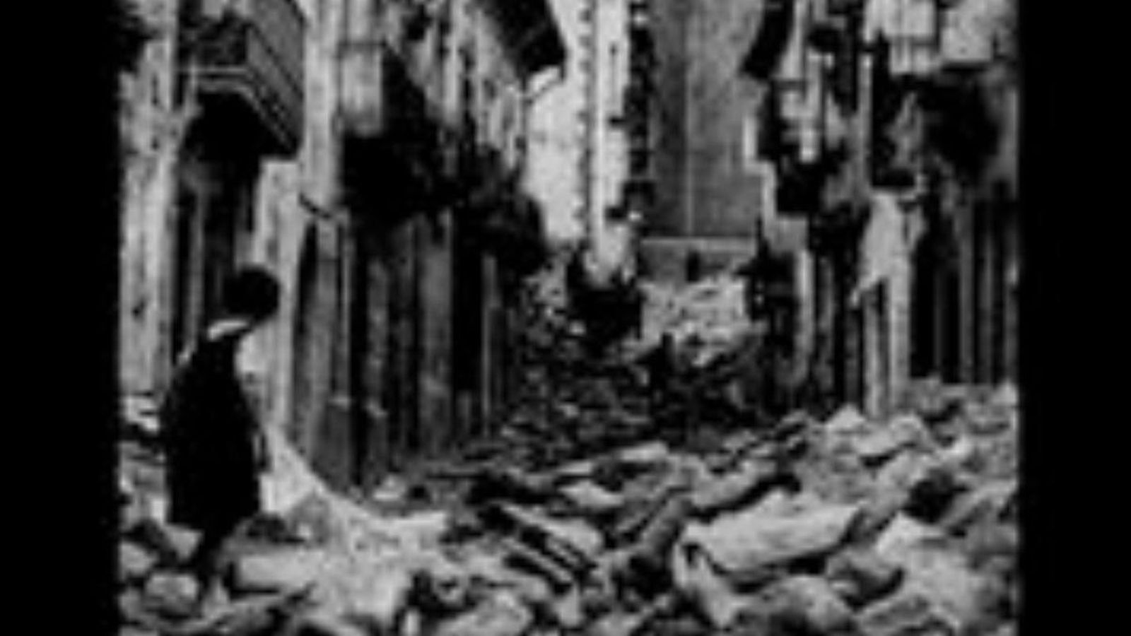 Una imatge d'un dels pobles després del bombardeig Una imatge d'un dels pobles després del bombardeig