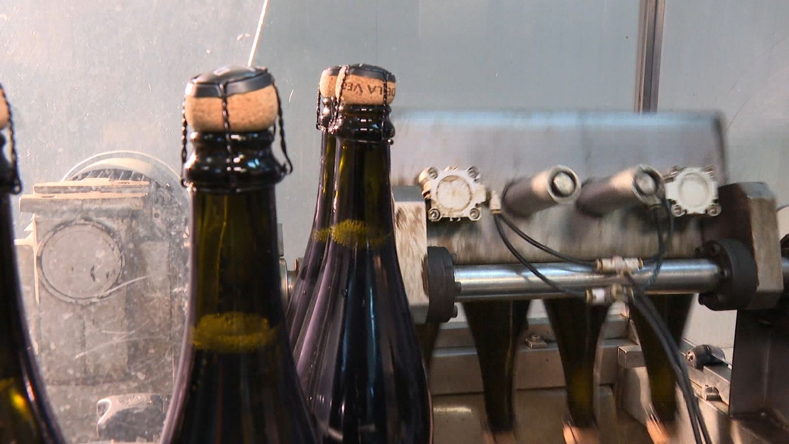 Els aranzels creuats entre la Unió Europea i els Estats Units impacten en l'economia vinícola valenciana