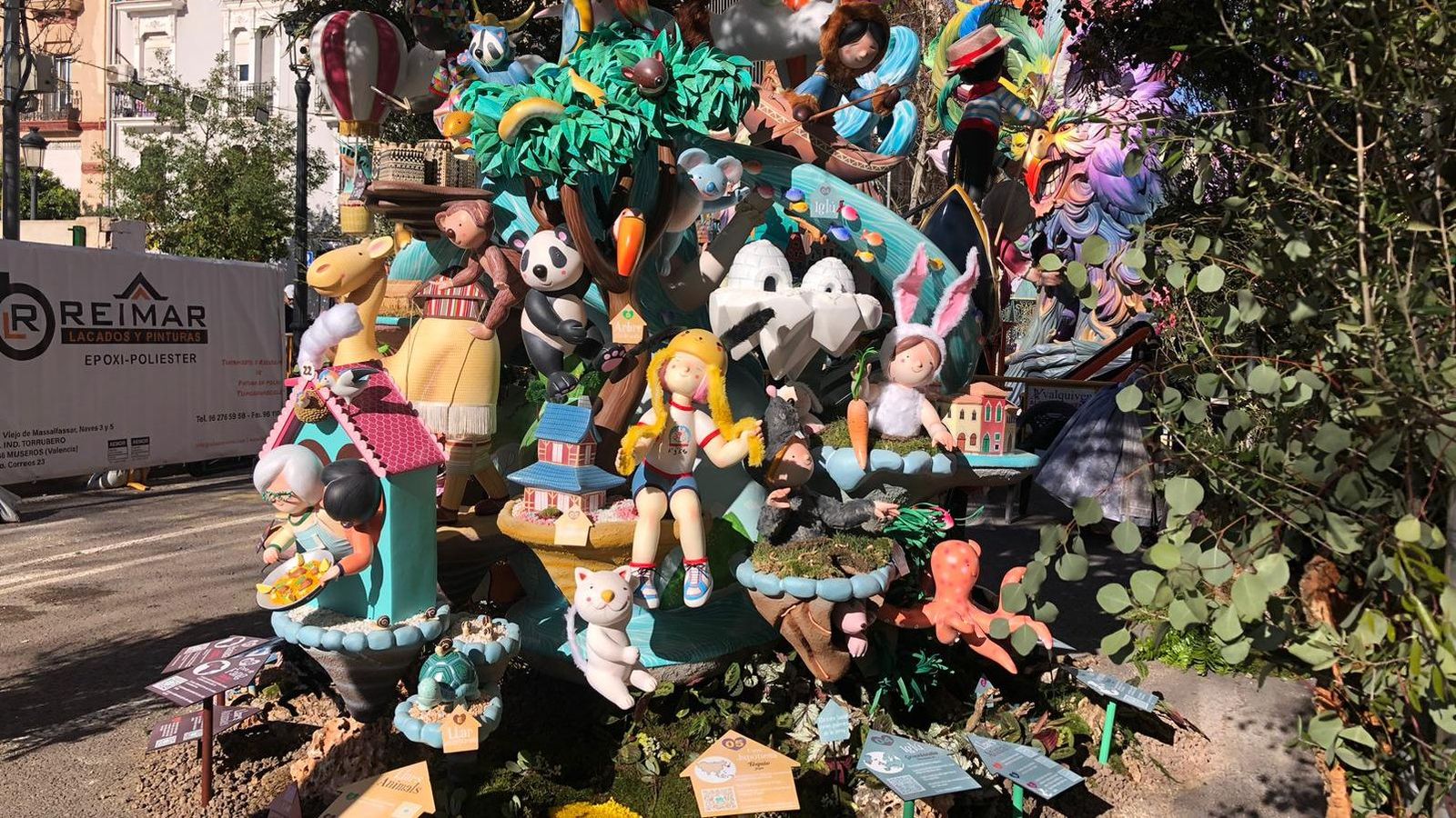 Les més de 300 falletes infantils ja llueixen als carrers de València, a l'espera que les valore el jurat