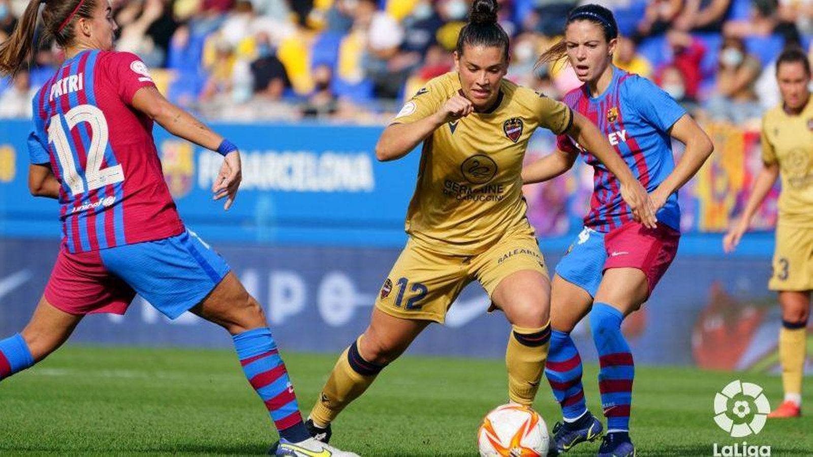 Leire Baños, en una acció del partit