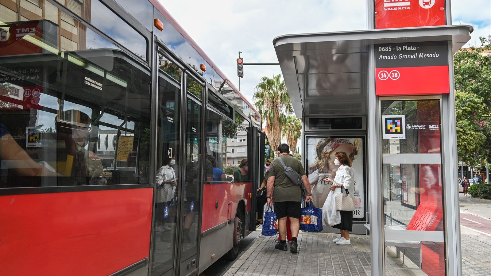 Imatge d'arxiu d'una parada de l'EMT de València