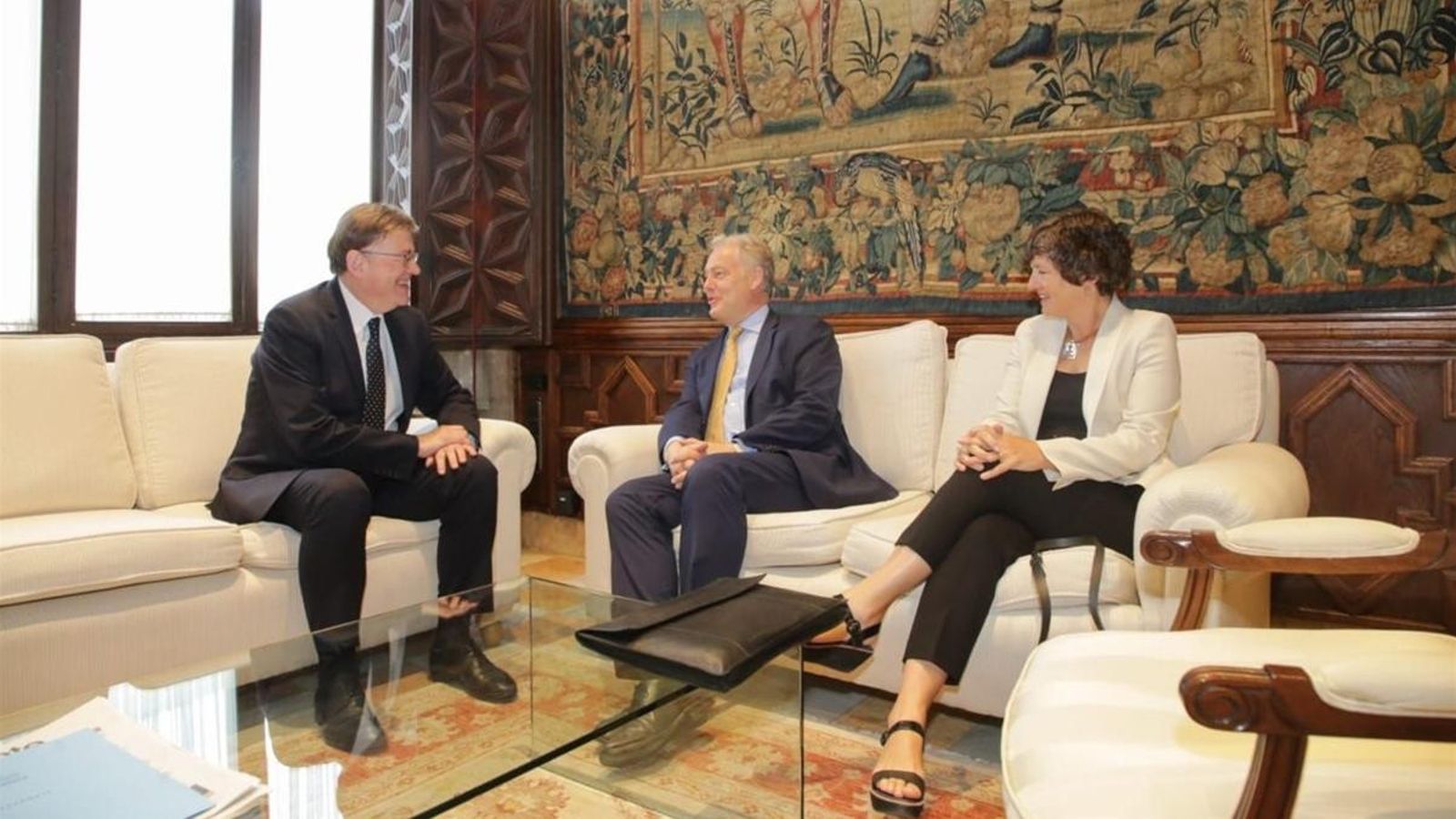 Reunió de Puig amb l'ambaixador del Regne Unit a Espanya, Simon Manley