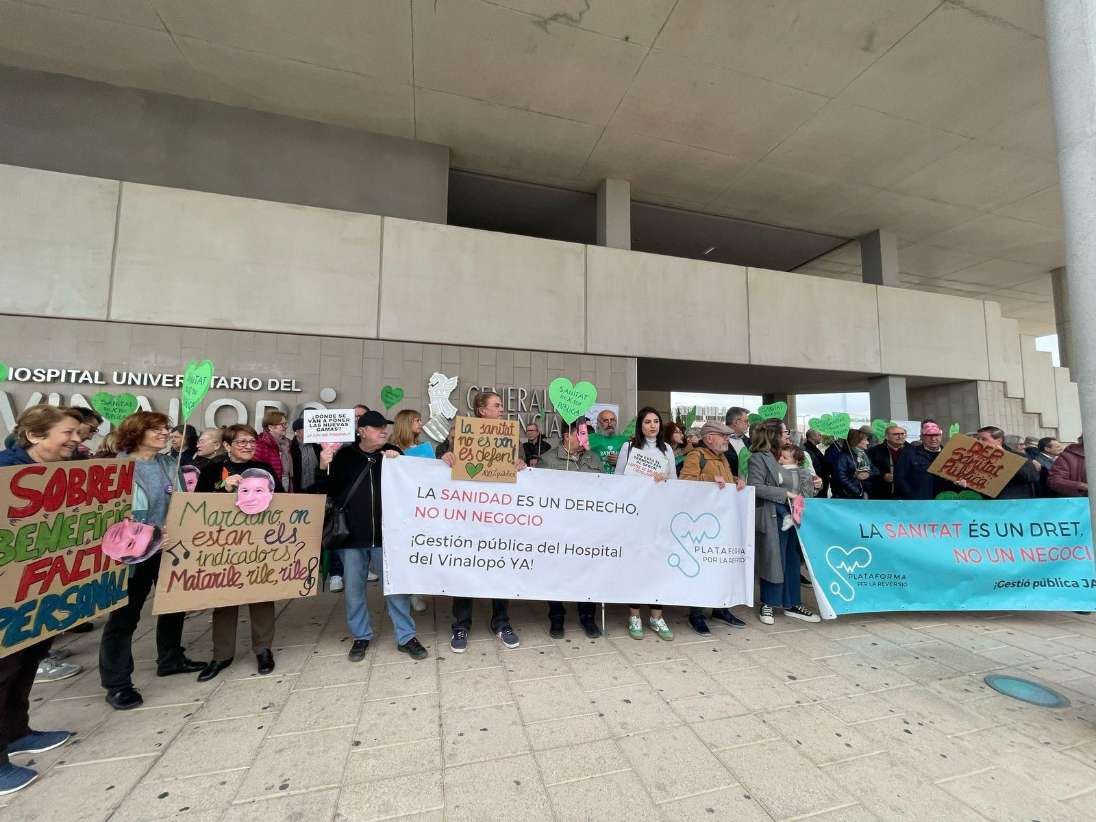 La Plataforma per la Reversió del Vinalopó protesta contra la pròrroga de la gestió privada de l’hospital