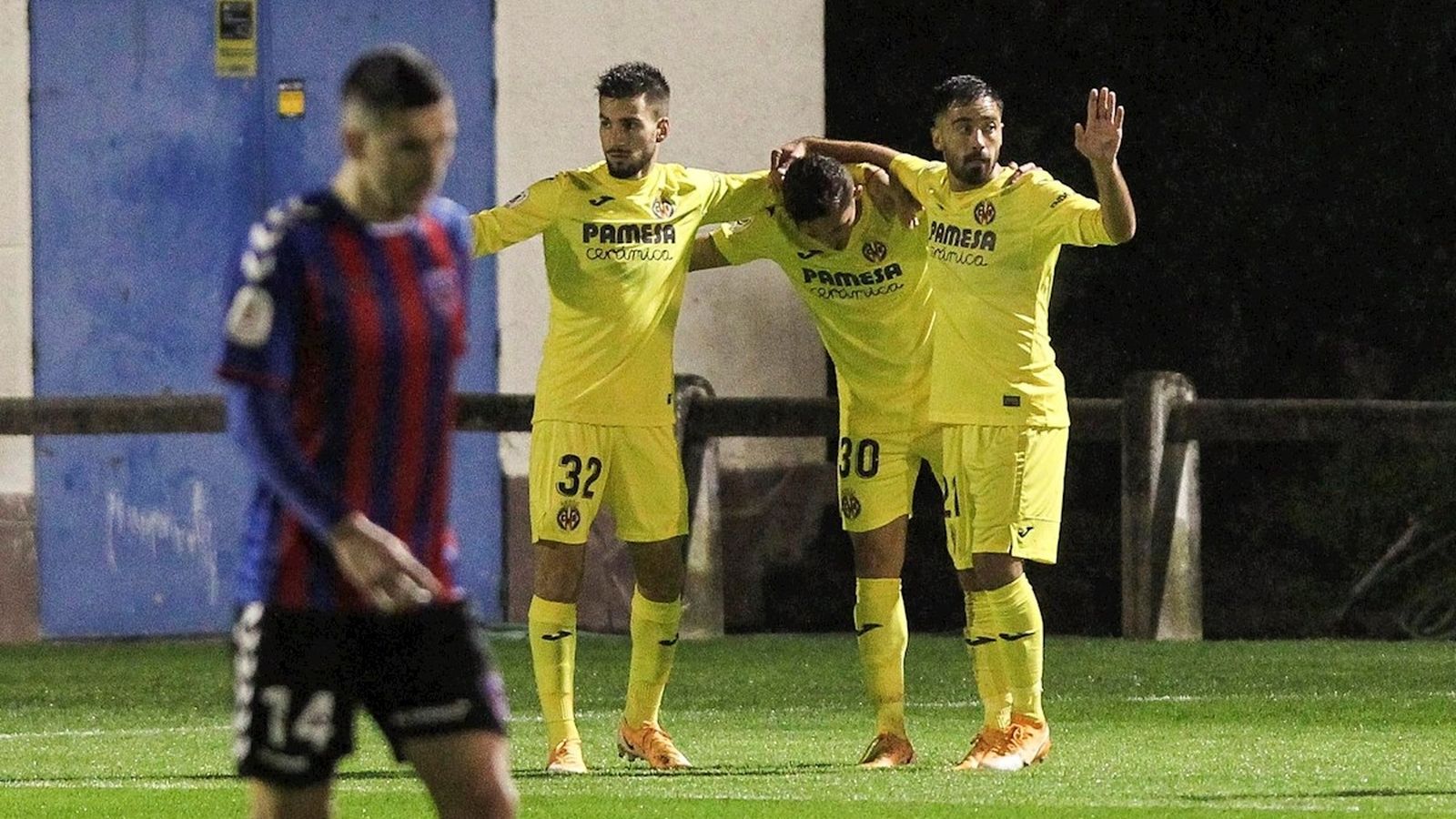 Yéremi Pino celebra el gol mb Fer Niño i Jaume Costa