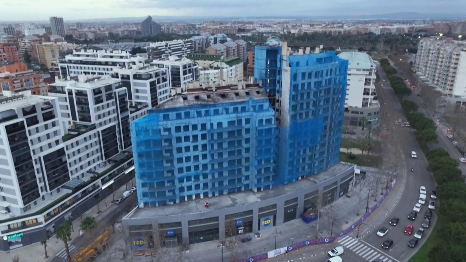 L'edifici incendiat continua la reconstrucció