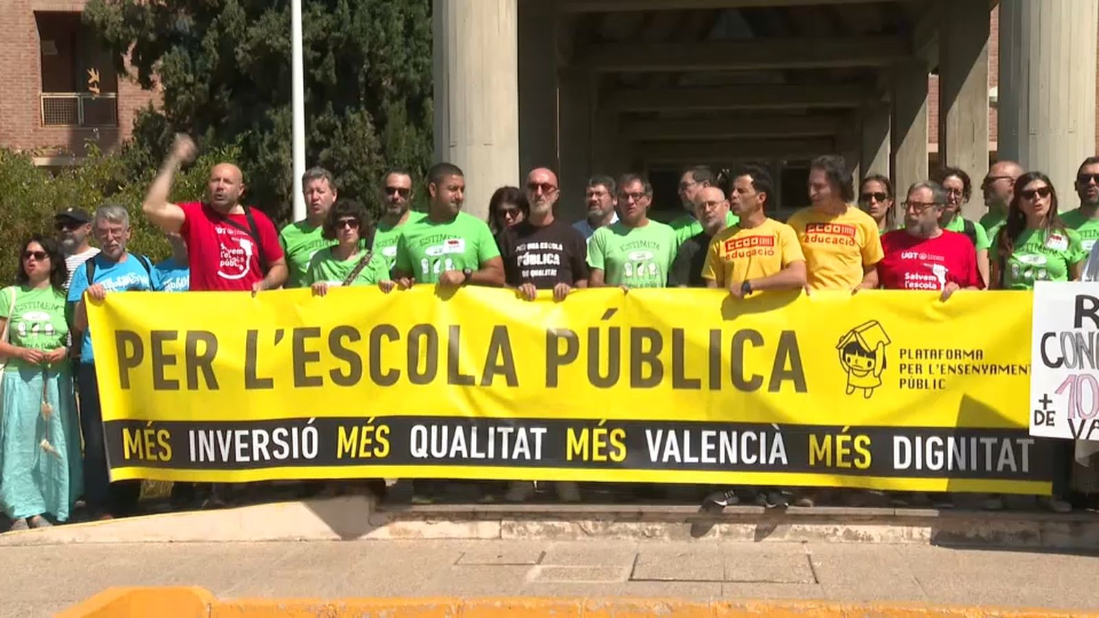 Vora 11.000 docents no poden beneficiar-se del concurs de trasllats paralitzat per la conselleria d'Educació