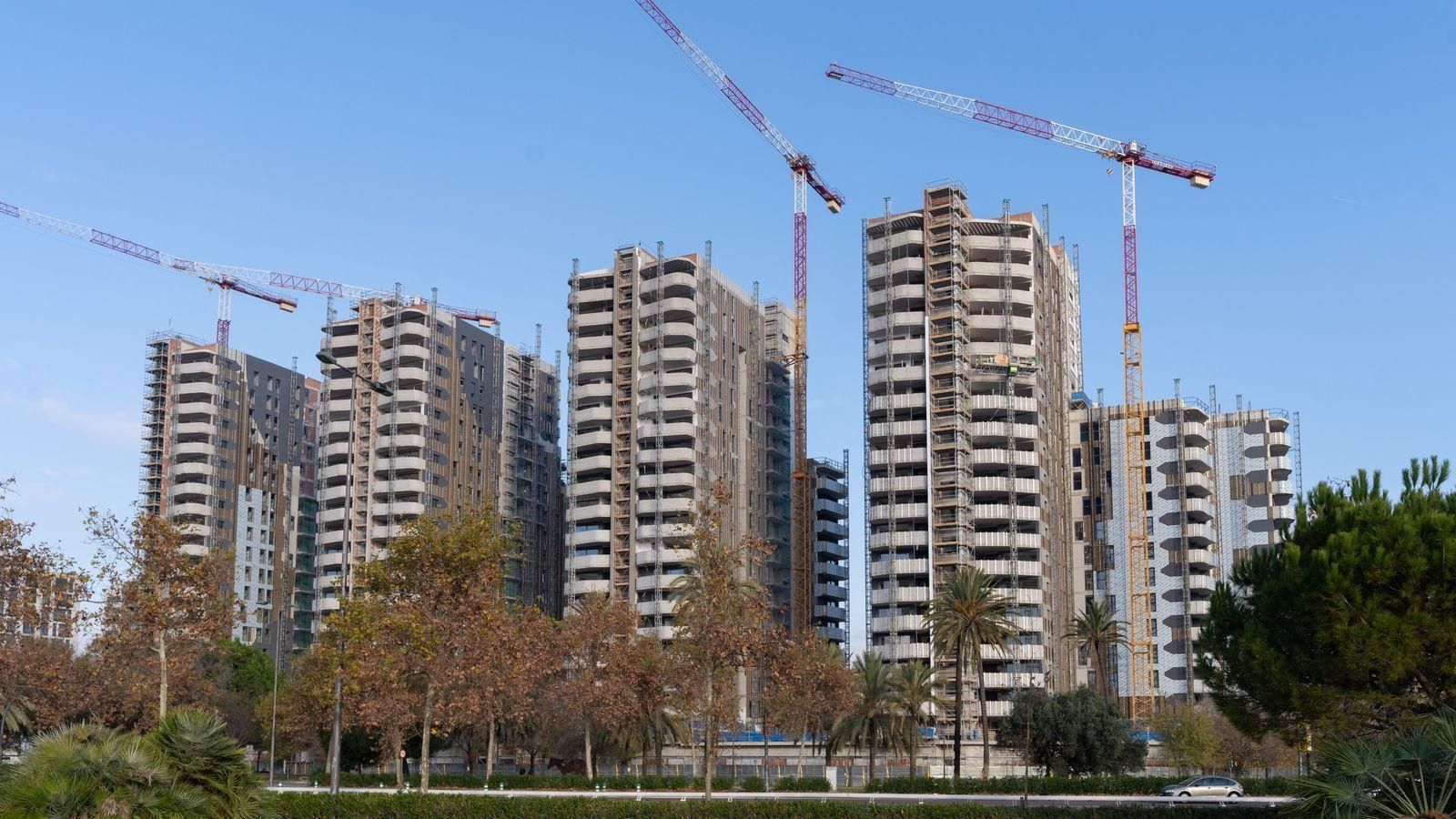 Edificis en construcció a València / Shutterstock