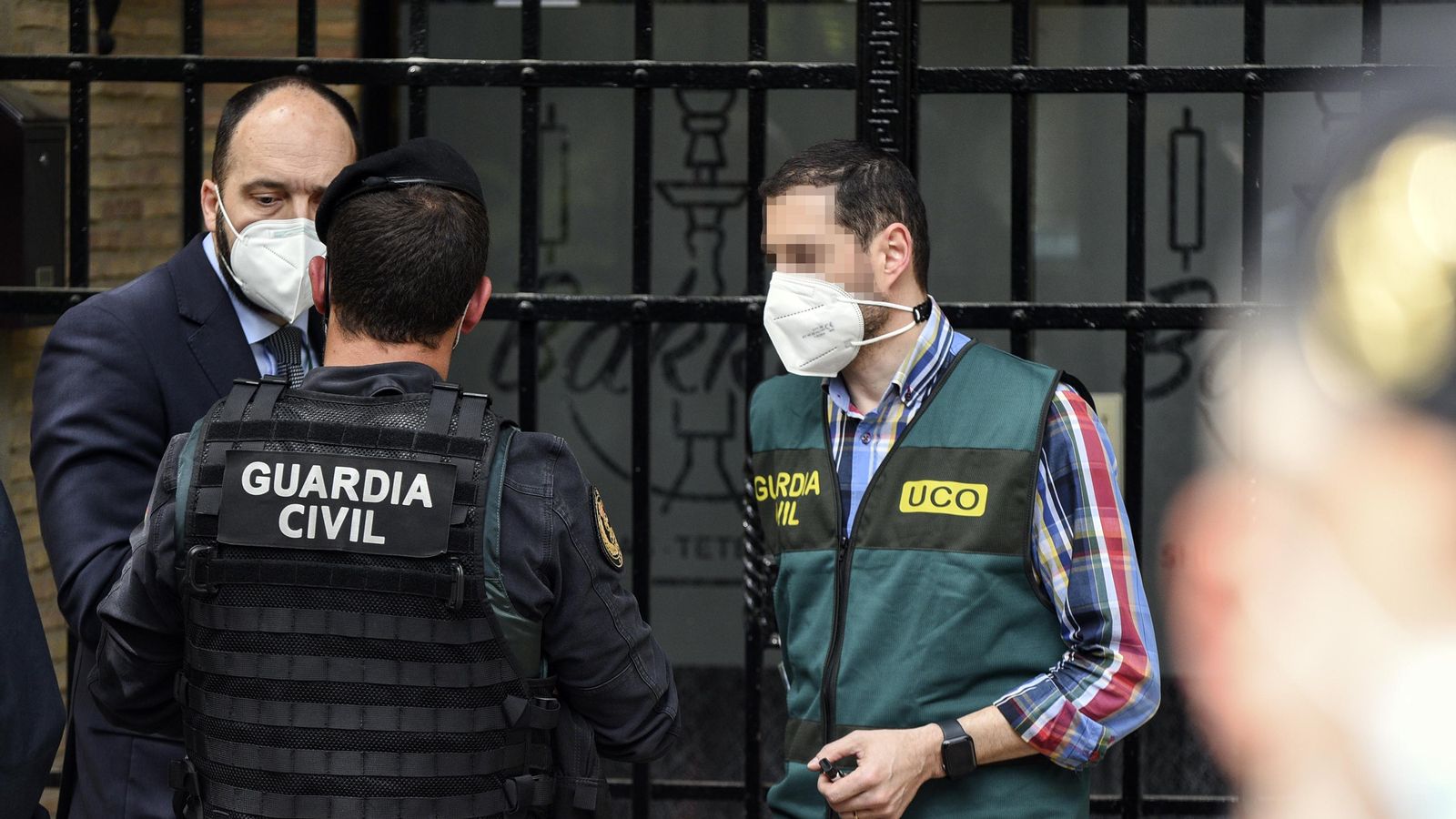 Agents de l'UCO durant l'escorcoll en el domicili de l'exsubdelegat del govern Rafael Rubio