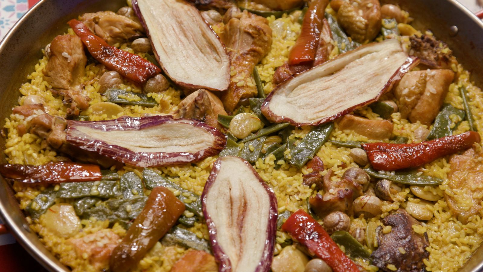 Arròs de pollastre, caragols i verdures