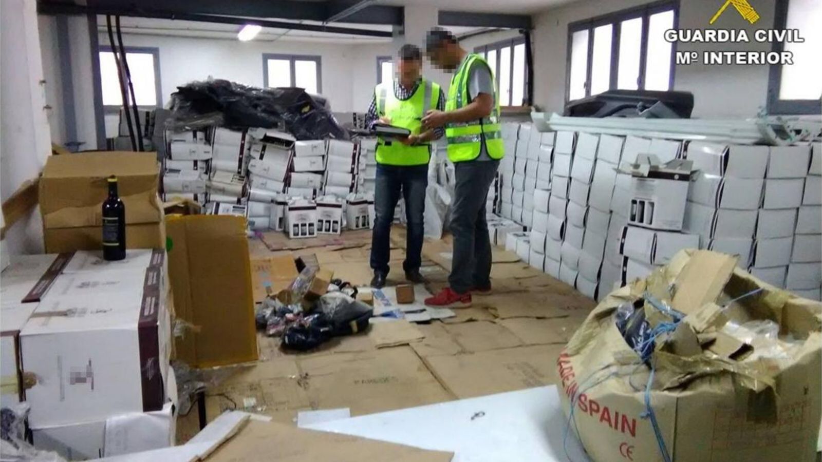 La Guàrdia Civl confisca begudes La Guàrdia Civl confisca begudes