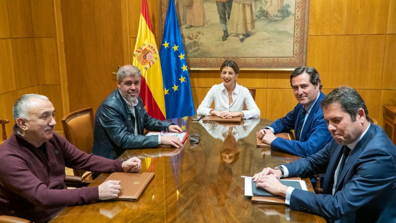 Imatge d'arxiu d'una reunió de negociació entre govern espanyol, sindicats i empresariat