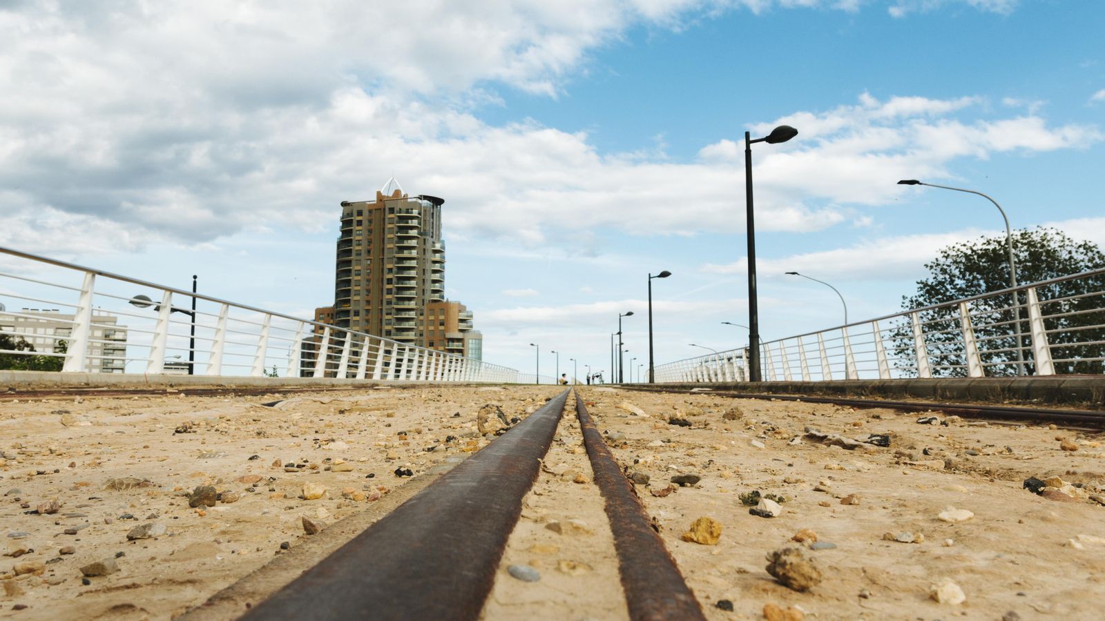 Vies abandonades de l'antiga T2 prop de Nazaret