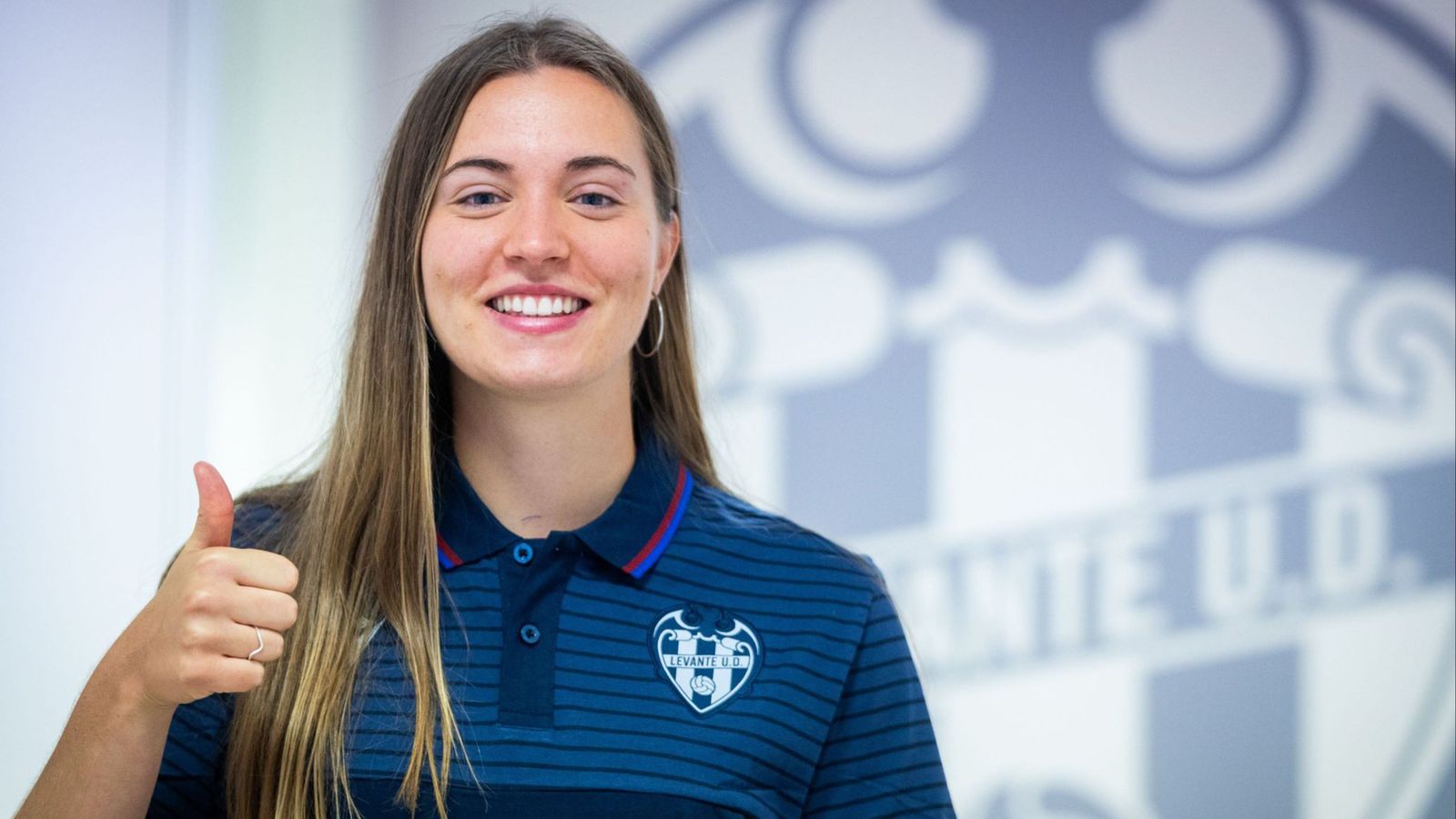 Anna Torrodà, amb el seu nou escut