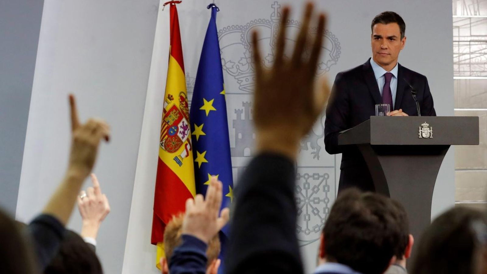 El president del Govern, Pedro Sánchez, durant la seua compareixença després de l'últim Consell de Ministres de 2018 El president del Govern, Pedro Sánchez, durant la seua compareixença després de l'últim Consell de Ministres de 2018