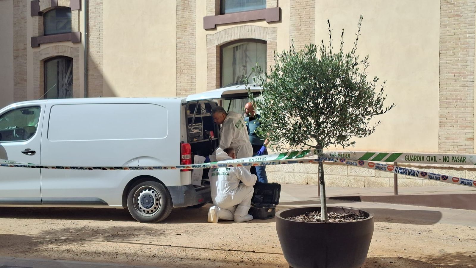 Efectius de la Unitat de Criminalística de la Guàrdia Civil ingestiguen el robatori del Tresor de Villena en el MUVI
