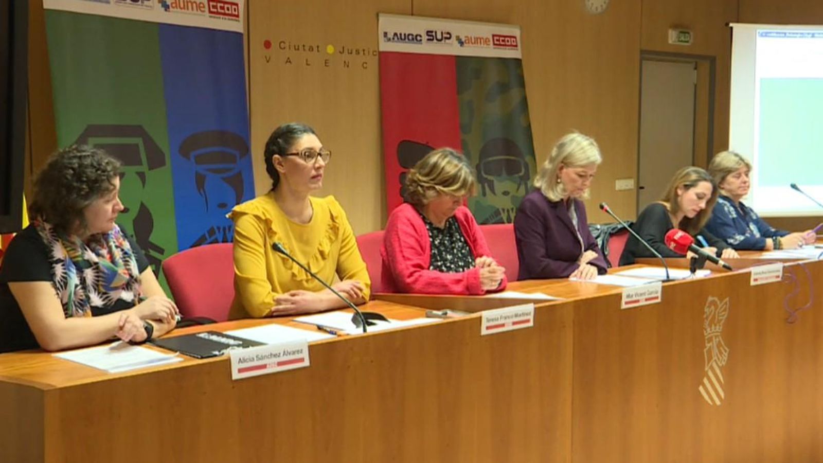 Dones policies i militars reclamen mesures contra l’assetjament i en favor de la igualtat