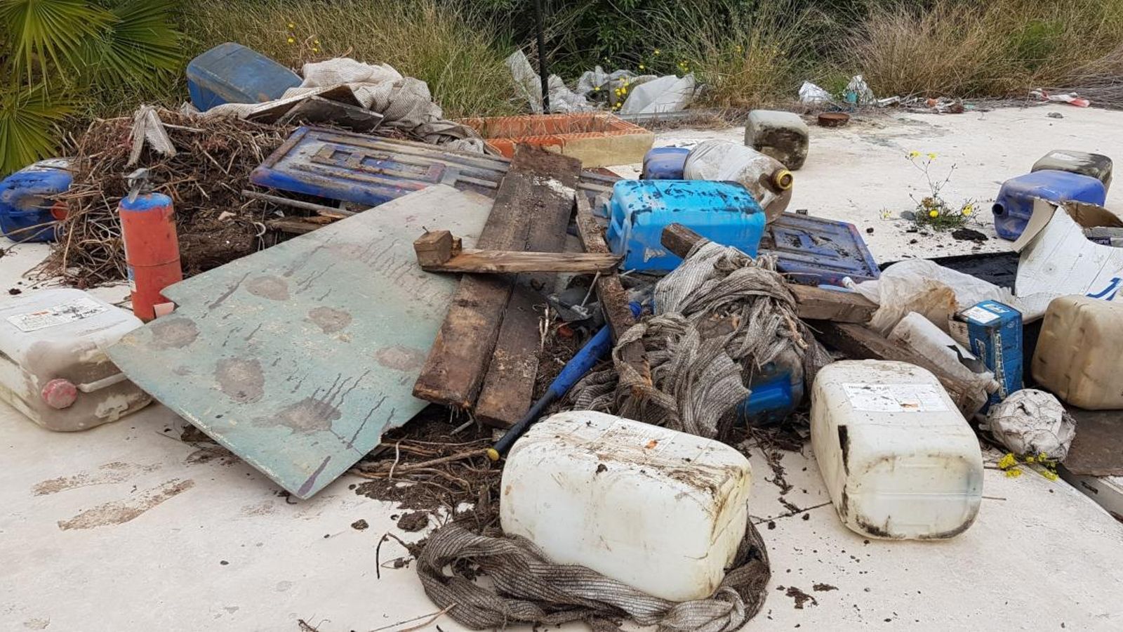 L'últim abocament il·legal és el més perillós perquè és de productes químics