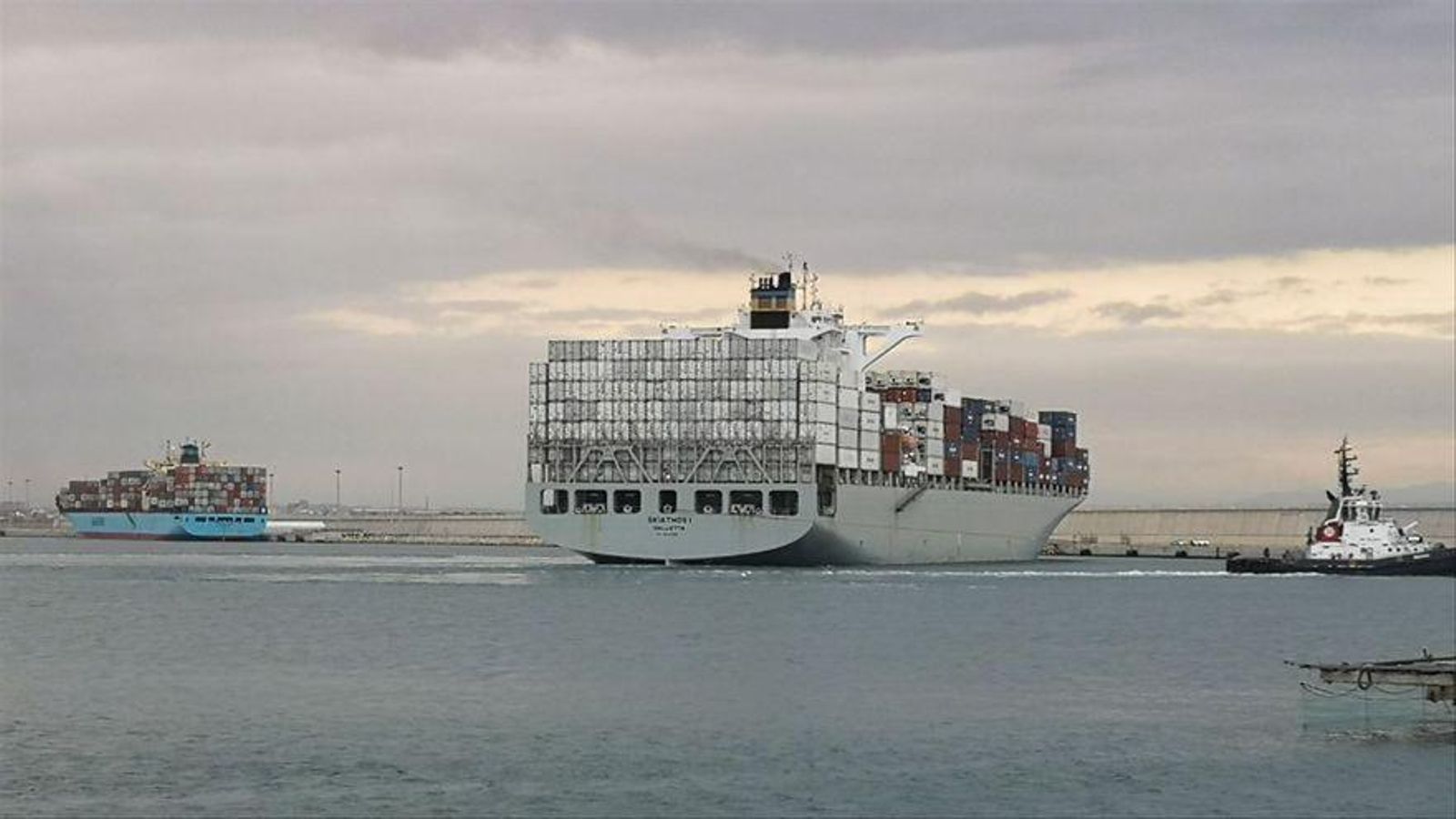 Els dos vaixells confinats al port de València